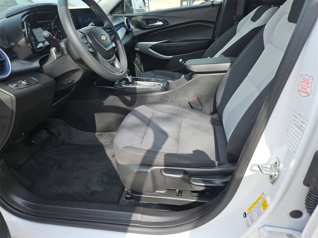 Thumbnail: 2025 Chevrolet Trax - 11