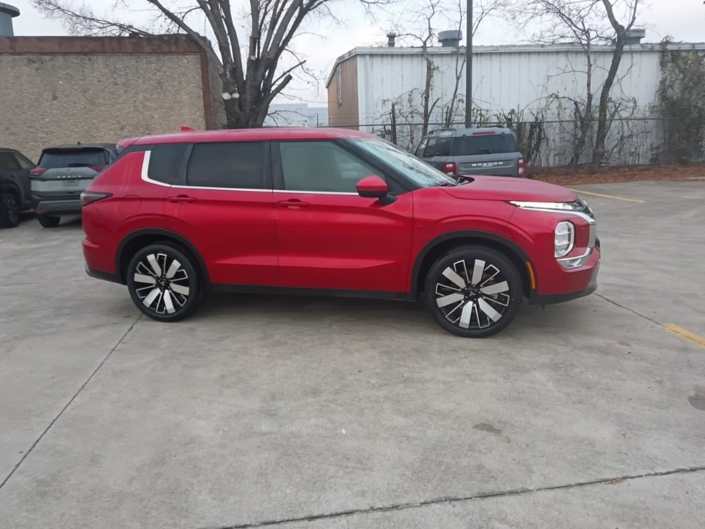 Thumbnail: 2025 Mitsubishi Outlander - 7