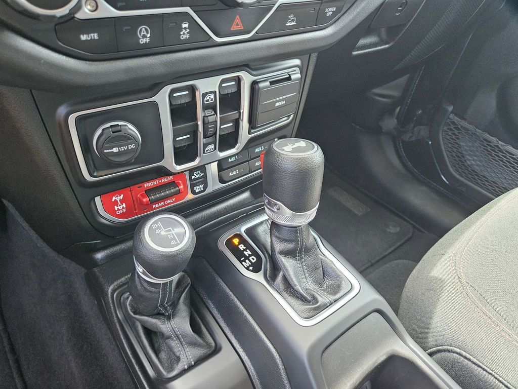 Thumbnail: 2025 Jeep Wrangler - 29