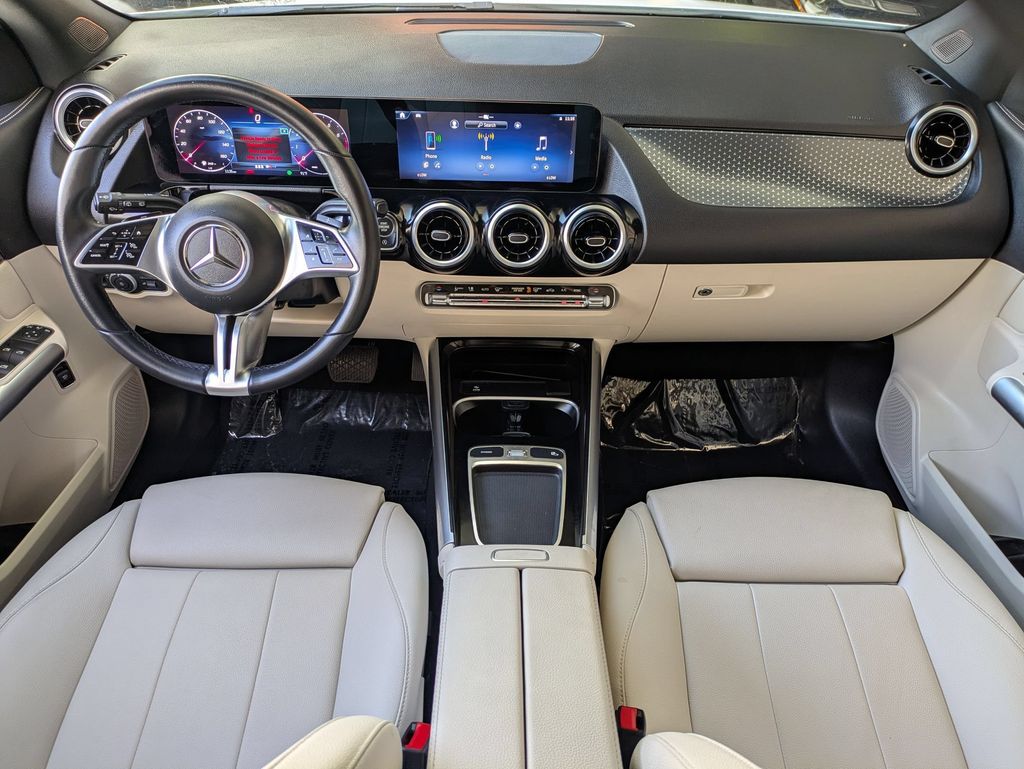 Thumbnail: 2025 Mercedes-Benz GLA - 25