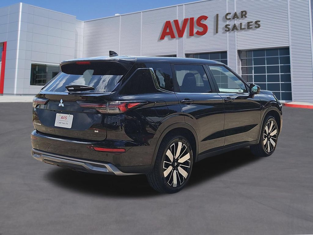 Thumbnail: 2025 Mitsubishi Outlander - 6