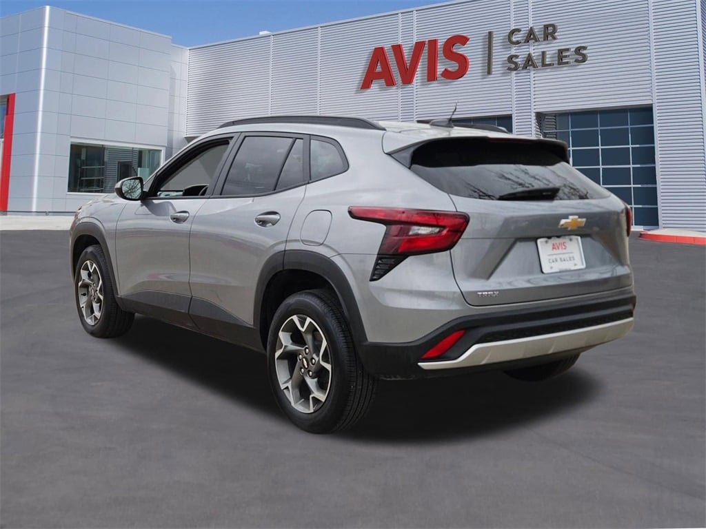 Thumbnail: 2025 Chevrolet Trax - 3