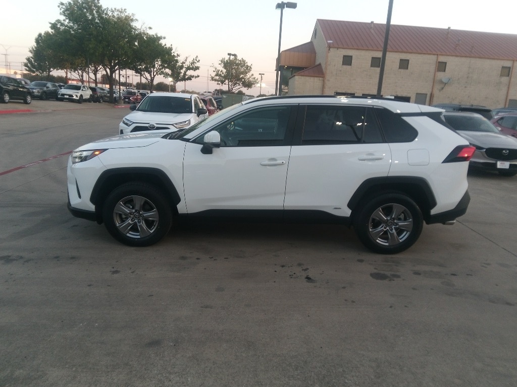 Thumbnail: 2025 Toyota RAV4 - 8