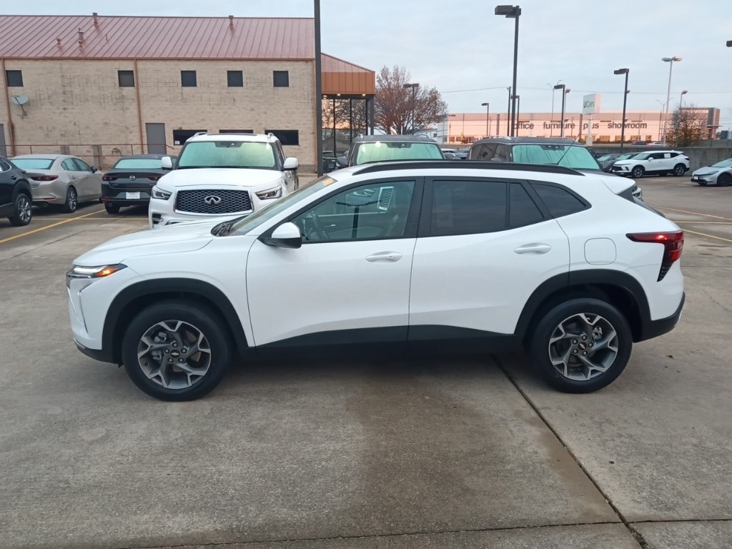 Thumbnail: 2025 Chevrolet Trax - 4