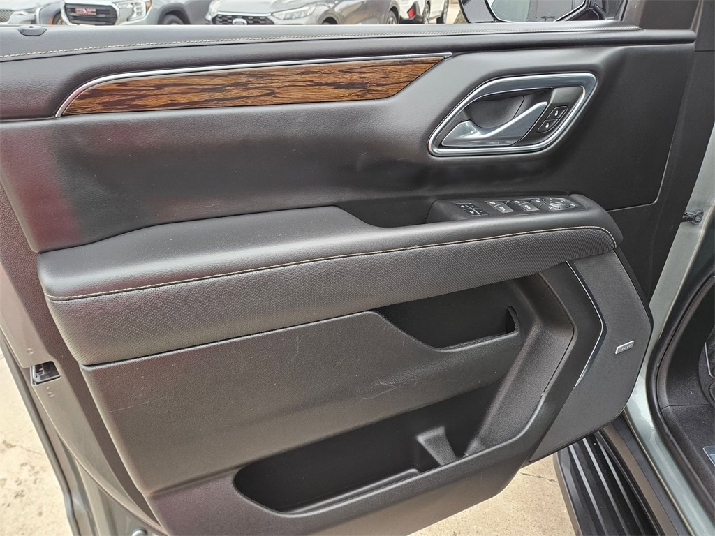 Thumbnail: 2023 Chevrolet Suburban - 14