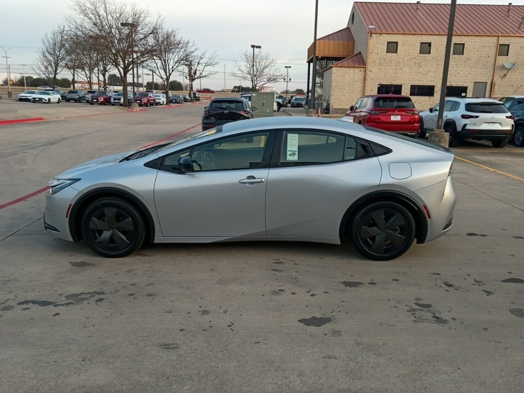 Thumbnail: 2024 Toyota Prius - 8