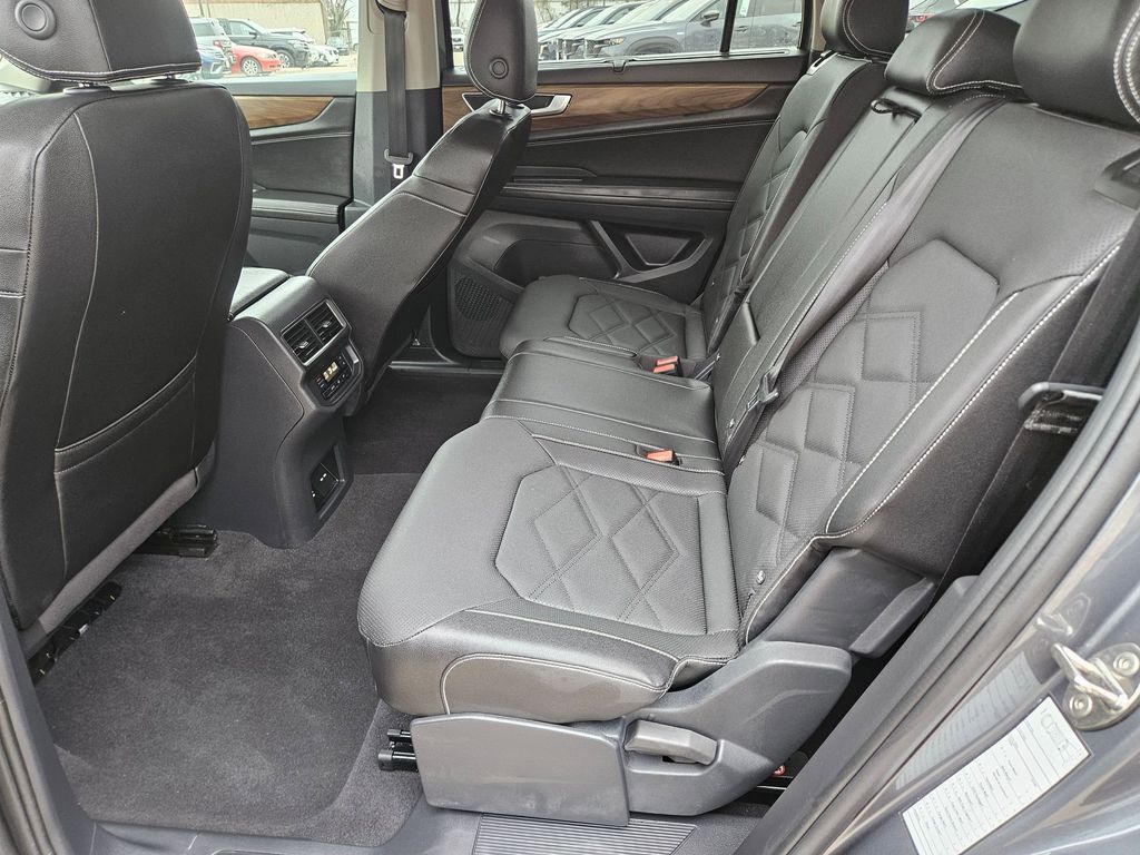 Thumbnail: 2025 Volkswagen Atlas - 27