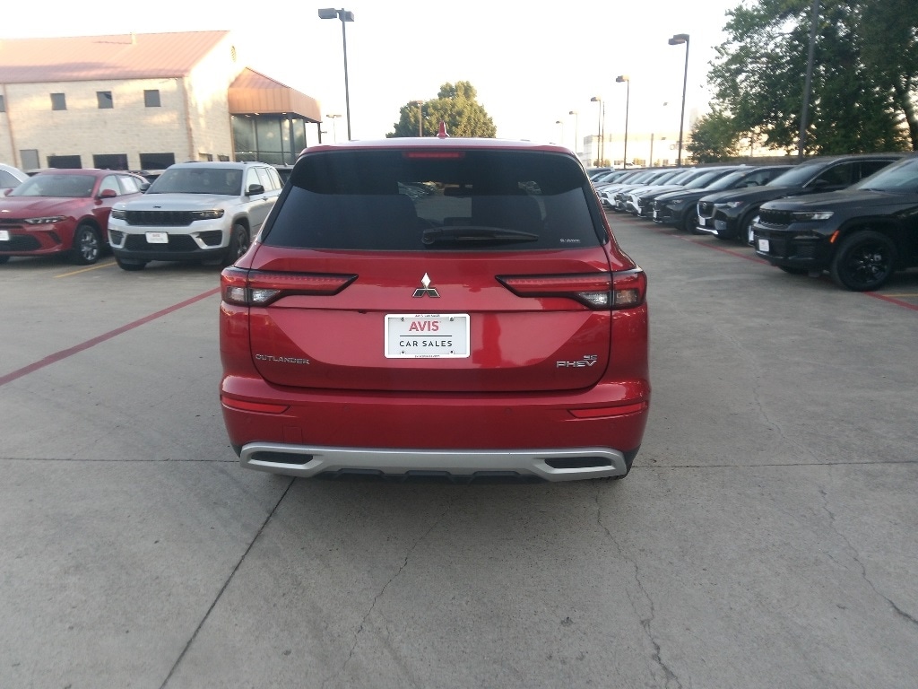 Thumbnail: 2023 Mitsubishi Outlander - 11