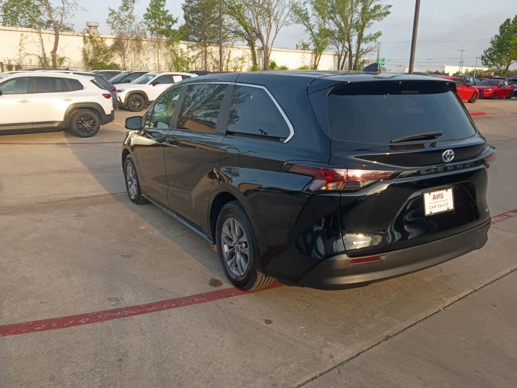 Thumbnail: 2025 Toyota Sienna - 12