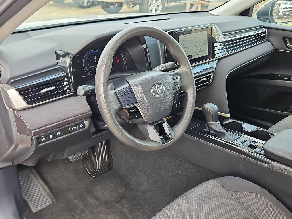 Thumbnail: 2025 Toyota Camry - 15