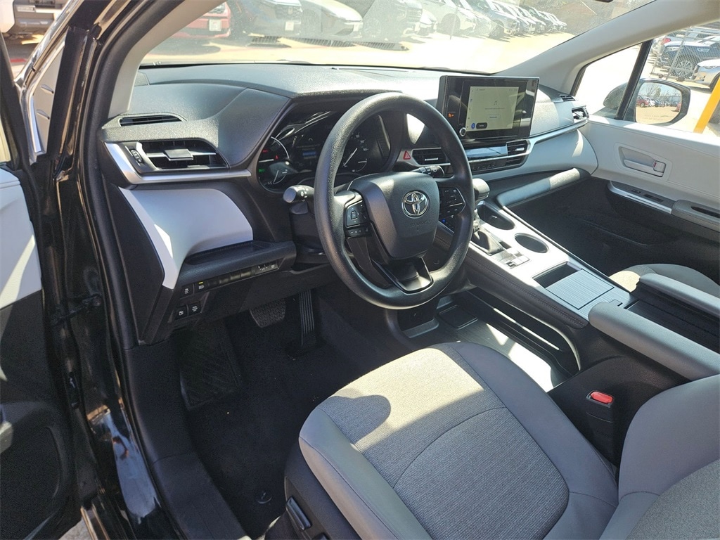 Thumbnail: 2025 Toyota Sienna - 13