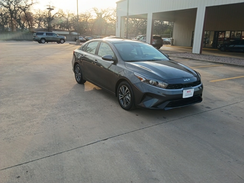 Thumbnail: 2024 Kia Forte - 3