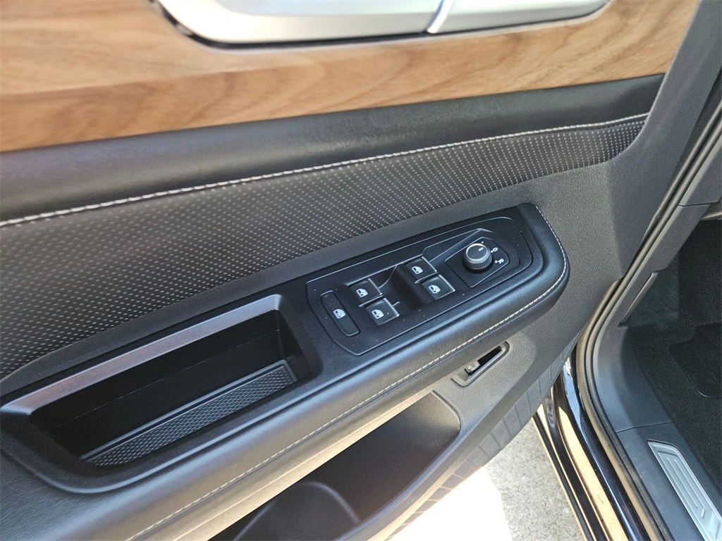 Thumbnail: 2025 Volkswagen Atlas - 13