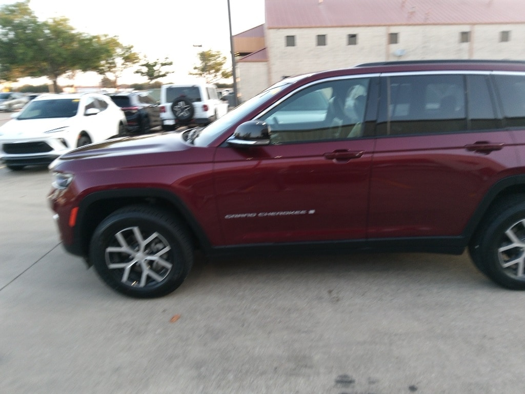 Thumbnail: 2024 Jeep Grand Cherokee - 3