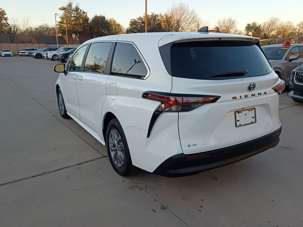 Thumbnail: 2025 Toyota Sienna - 12