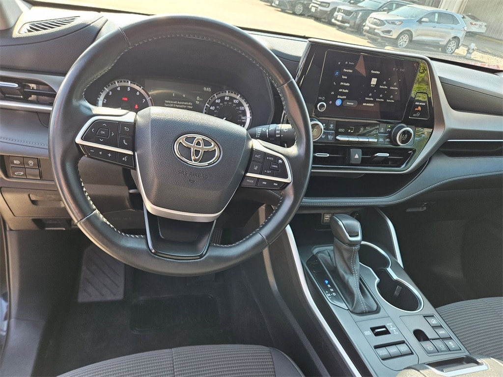 Thumbnail: 2024 Toyota Highlander - 16