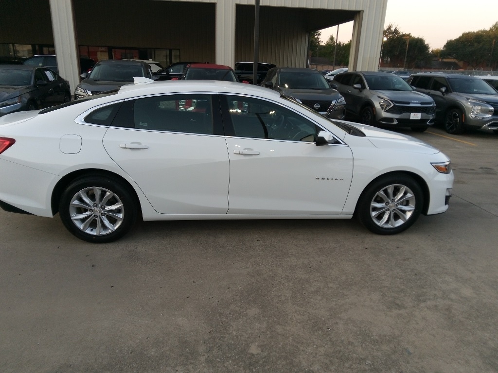 Thumbnail: 2023 Chevrolet Malibu - 4
