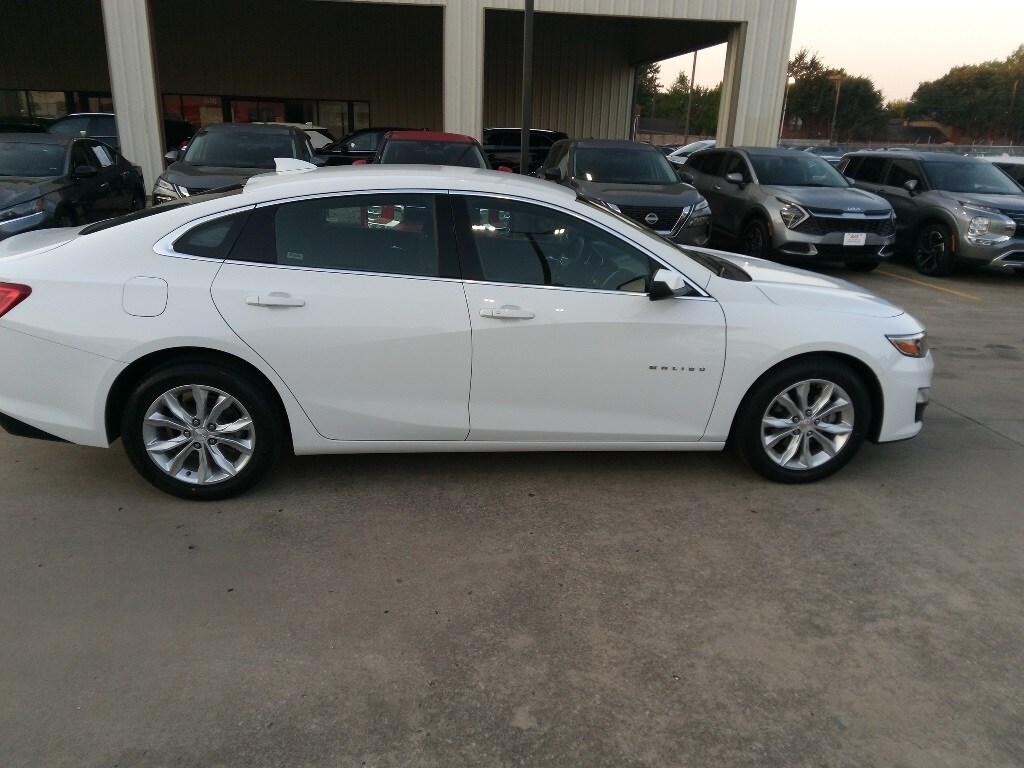 2023 Chevrolet Malibu 1LT photo 3