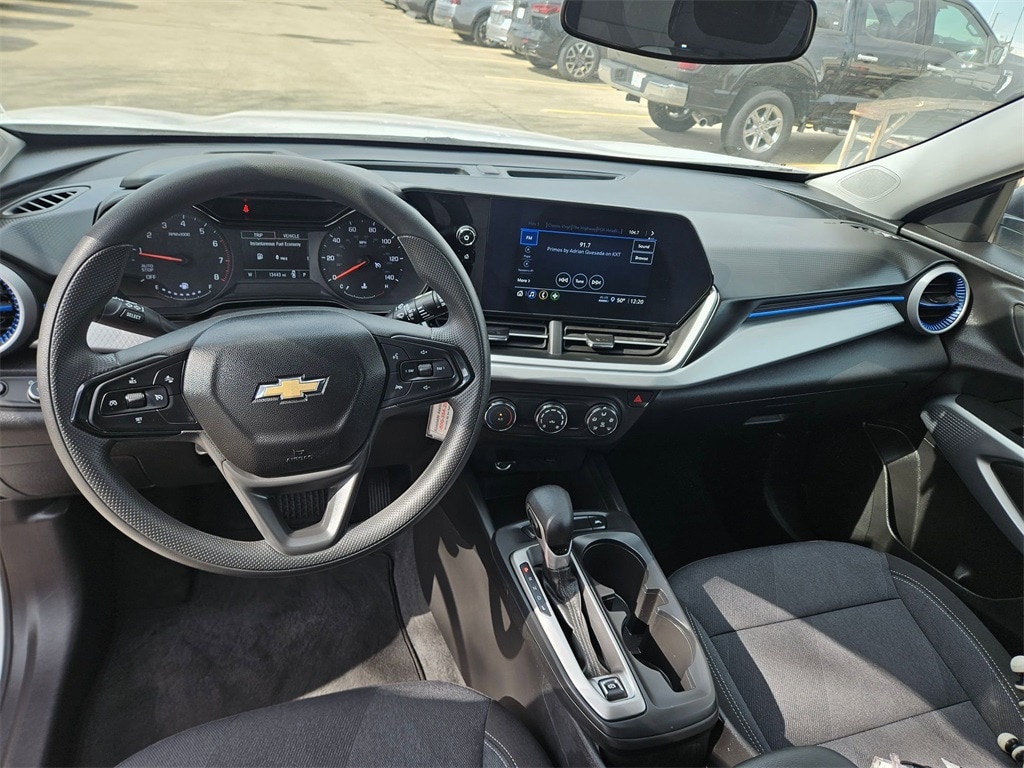 Thumbnail: 2025 Chevrolet Trax - 16