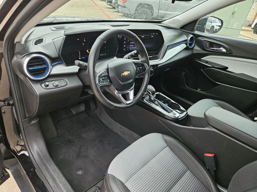 Thumbnail: 2025 Chevrolet Trax - 13