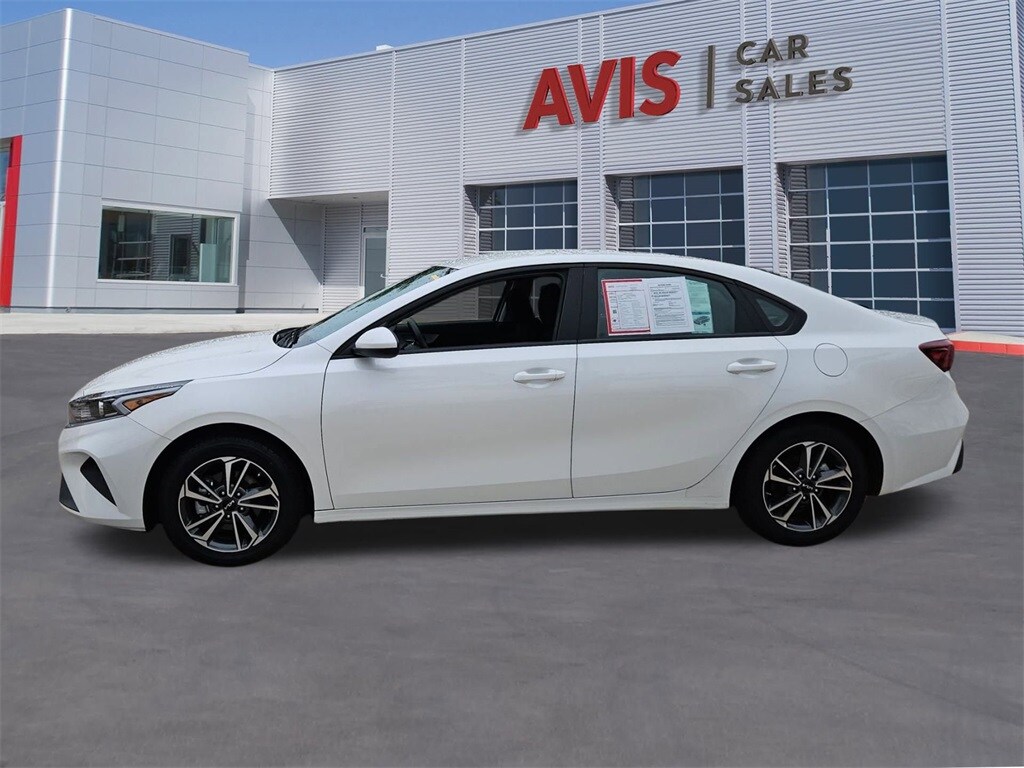 2024 Kia Forte LXS photo 2