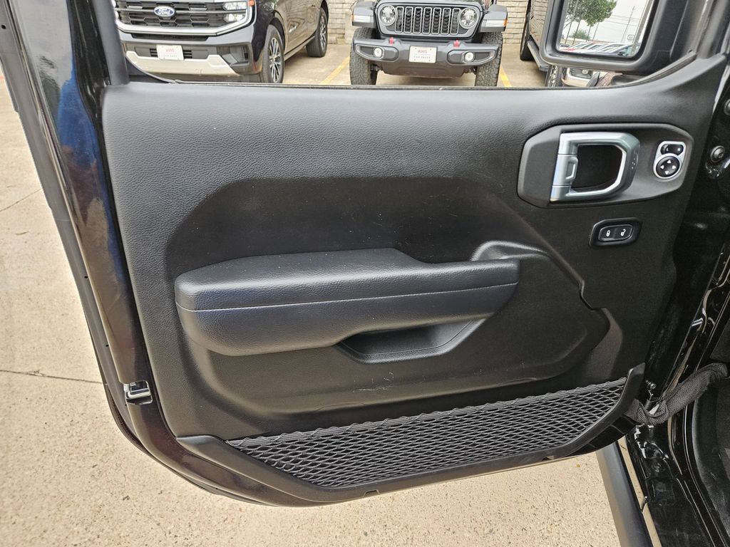 Thumbnail: 2025 Jeep Wrangler - 14