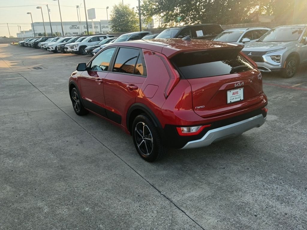 Thumbnail: 2025 Kia Niro - 8