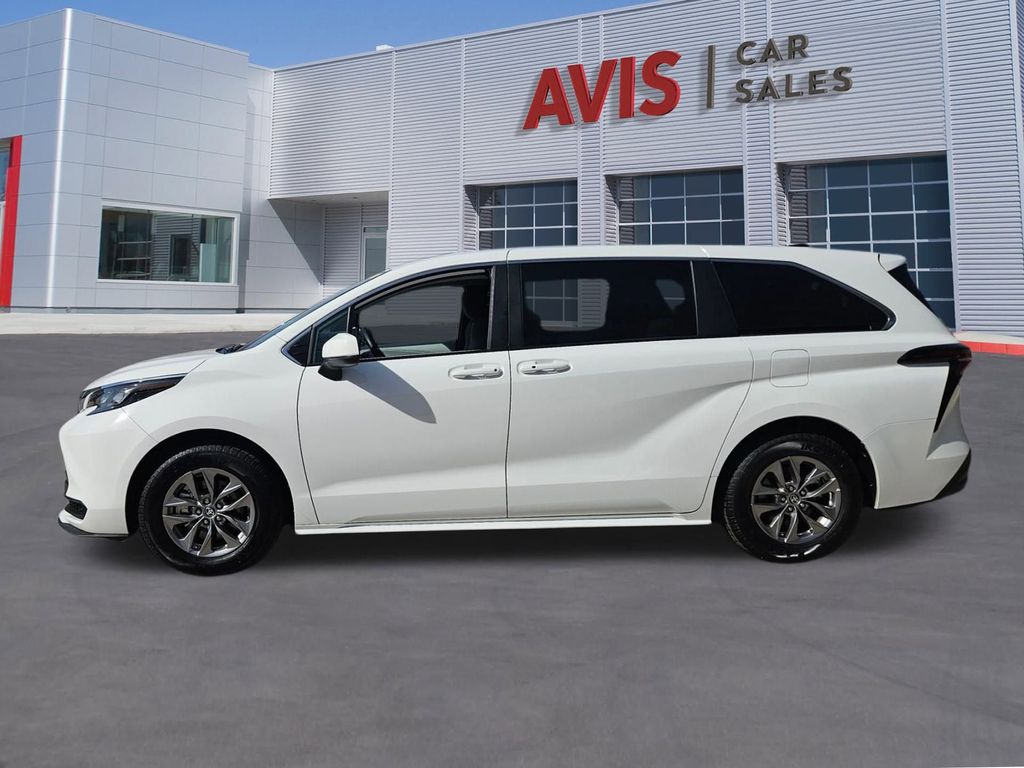 Thumbnail: 2025 Toyota Sienna - 2