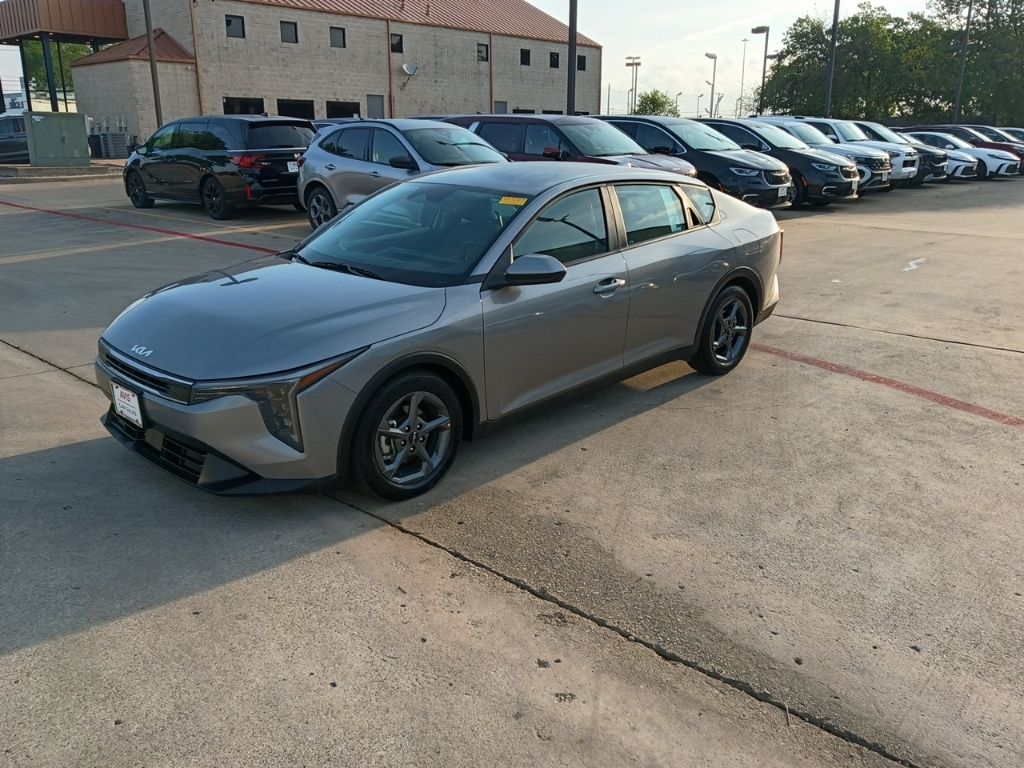 2025 Kia K4 LXS