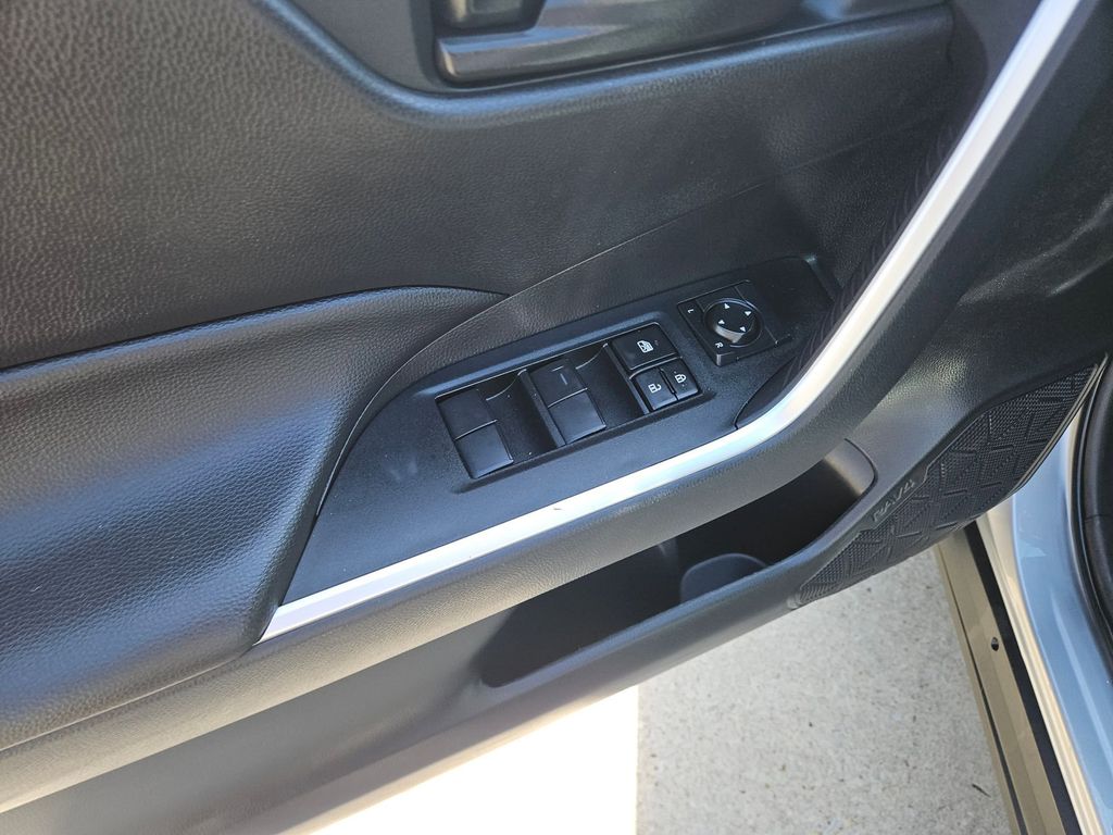 Thumbnail: 2025 Toyota RAV4 - 15