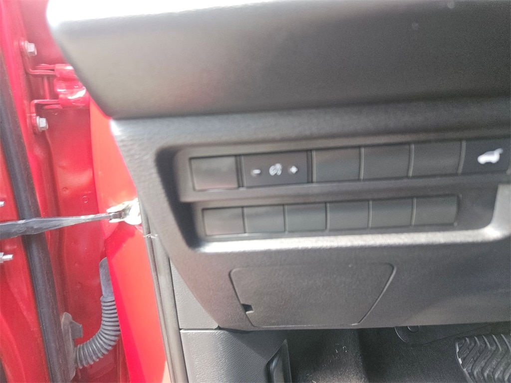 Thumbnail: 2024 Mitsubishi Outlander - 24