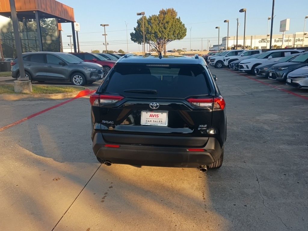 Thumbnail: 2025 Toyota RAV4 - 10