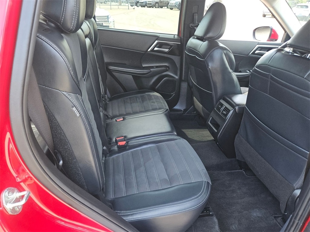 Thumbnail: 2024 Mitsubishi Outlander - 29