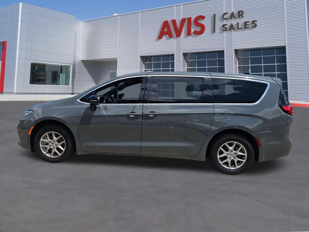 Thumbnail: 2025 Chrysler Pacifica - 2