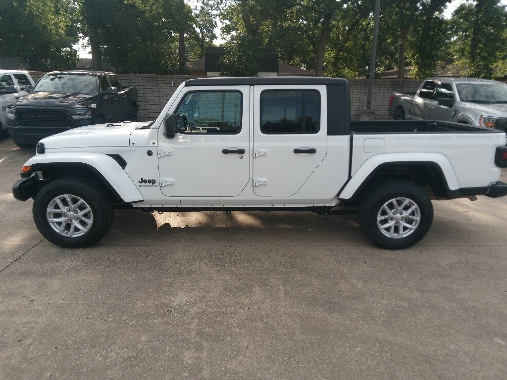 Thumbnail: 2023 Jeep Gladiator - 3