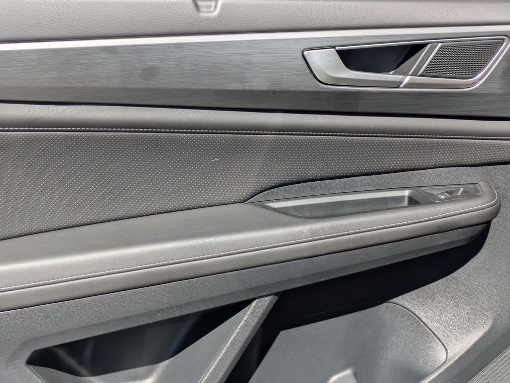 2025 Volkswagen Atlas Cross Sport SE w/Tech - Photo 25