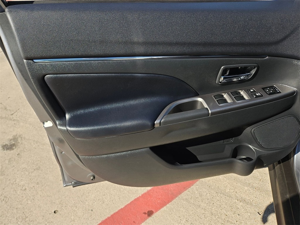 Thumbnail: 2025 Mitsubishi Outlander Sport - 13