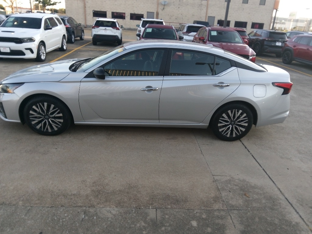 Thumbnail: 2024 Nissan Altima - 3