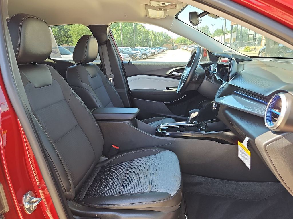 Thumbnail: 2025 Chevrolet Trax - 31