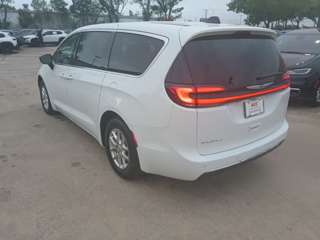 Thumbnail: 2025 Chrysler Pacifica - 12