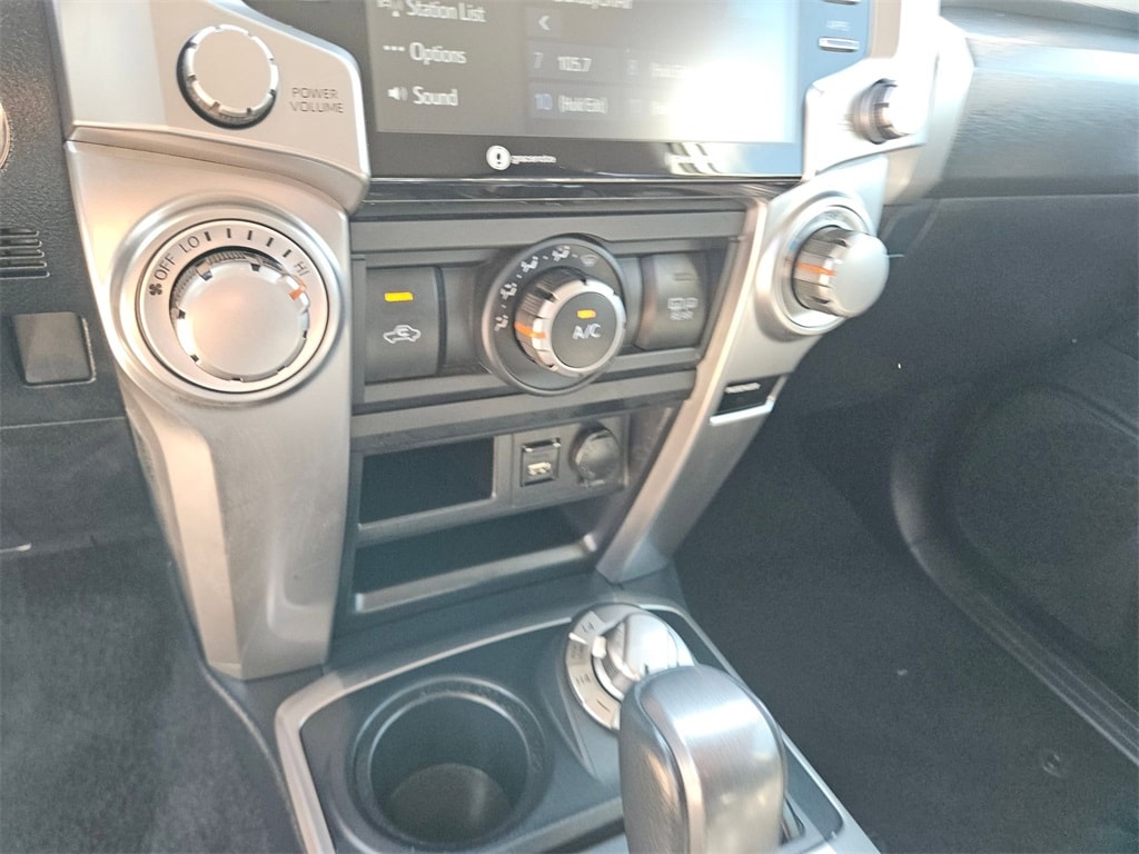 Thumbnail: 2024 Toyota 4Runner - 18