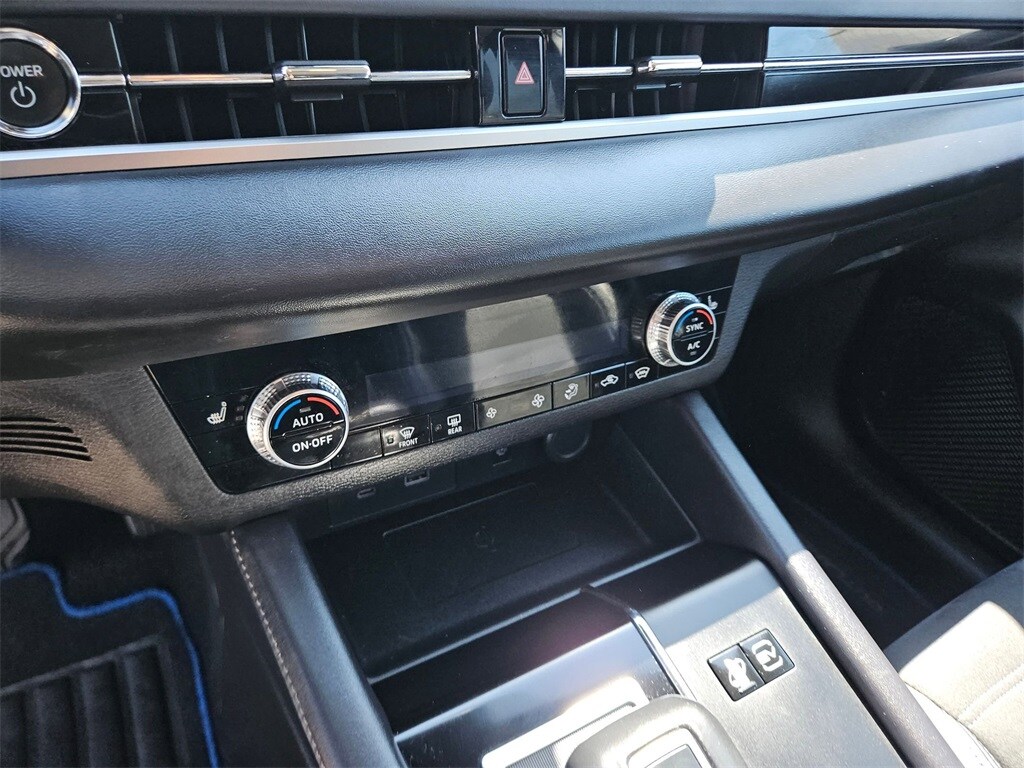 Thumbnail: 2023 Mitsubishi Outlander - 18