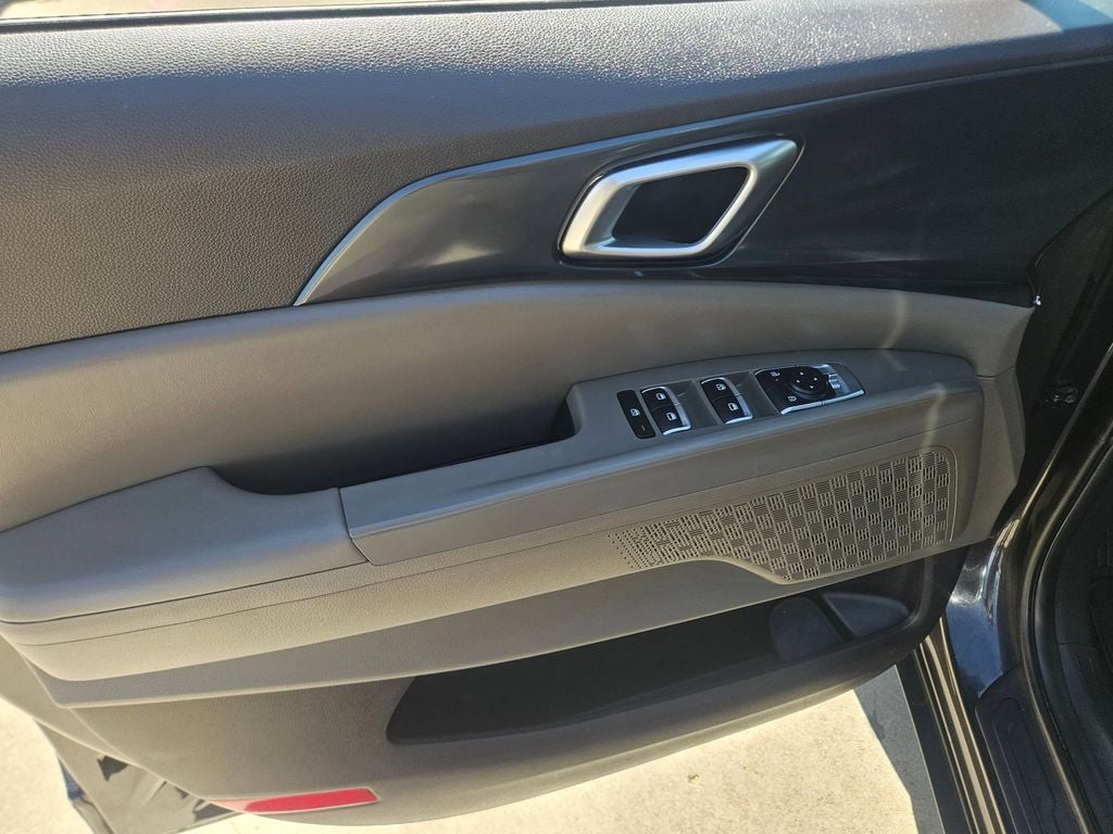 Thumbnail: 2025 Kia Carnival - 16