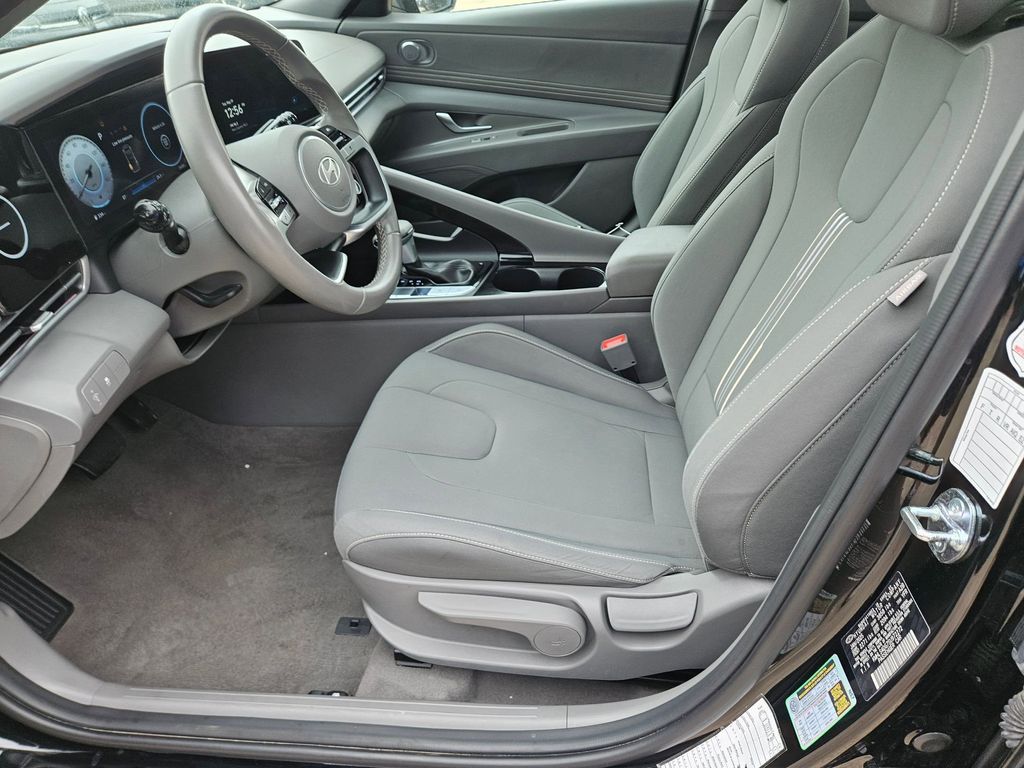 Thumbnail: 2025 Hyundai Elantra - 11