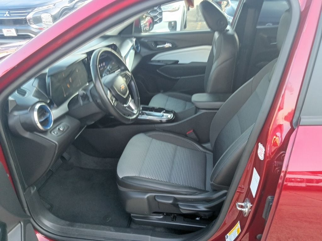 Thumbnail: 2025 Chevrolet Trax - 4