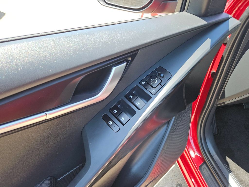Thumbnail: 2025 Kia Niro - 13