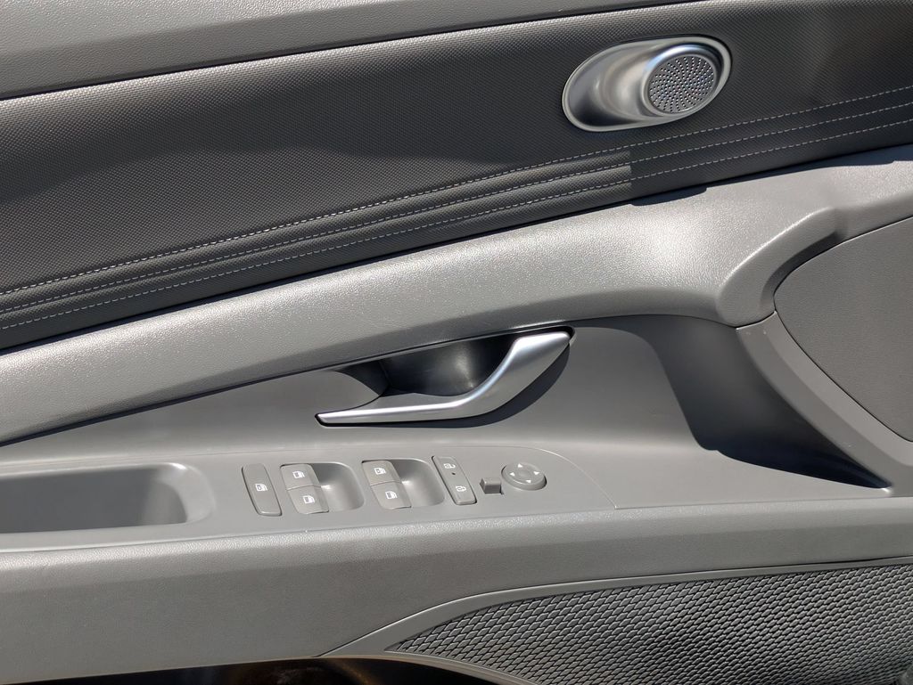 Thumbnail: 2025 Hyundai Elantra - 13