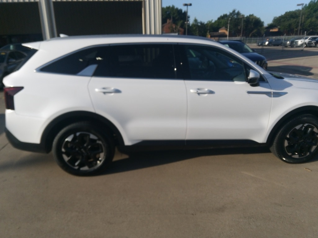 Thumbnail: 2024 Kia Sorento - 7