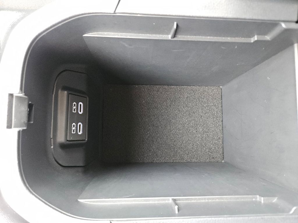 Thumbnail: 2025 Toyota RAV4 - 30