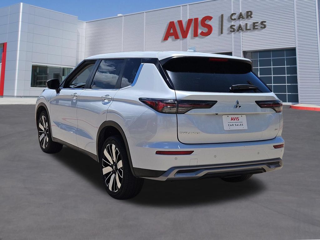 Thumbnail: 2025 Mitsubishi Outlander - 3